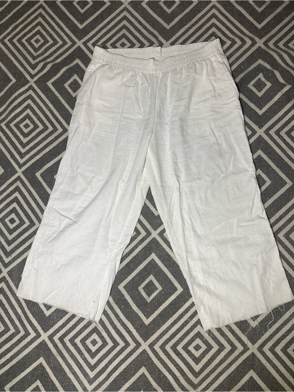 Old Navy White Cropped Elastic-Waist Women’s Chinos